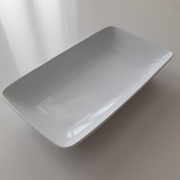 White Serving Platter by Isaac Mizrahi - Picture 1 of 7